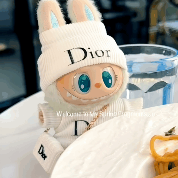 006 - Doll Clothes D Style White Hat + Sweater + D Bag